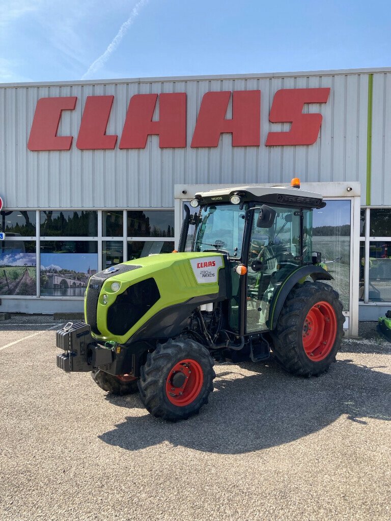 Traktor от тип CLAAS NEXOS 230 VE CABINE 4RM T4I, Gebrauchtmaschine в SAINT ANDIOL (Снимка 2)