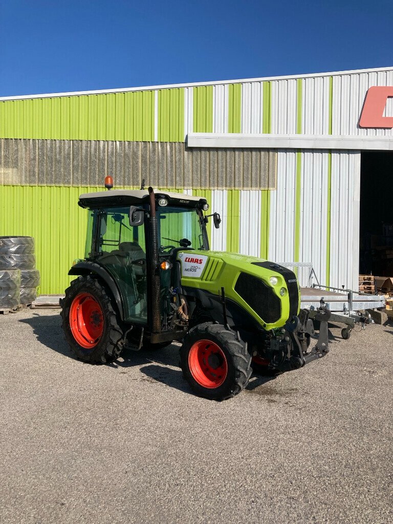 Traktor del tipo CLAAS NEXOS 230 VL CABINE, Gebrauchtmaschine In SAINT ANDIOL (Immagine 2)