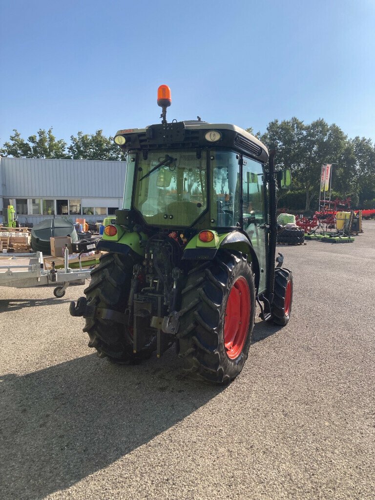 Traktor del tipo CLAAS NEXOS 230 VL CABINE, Gebrauchtmaschine en SAINT ANDIOL (Imagen 4)