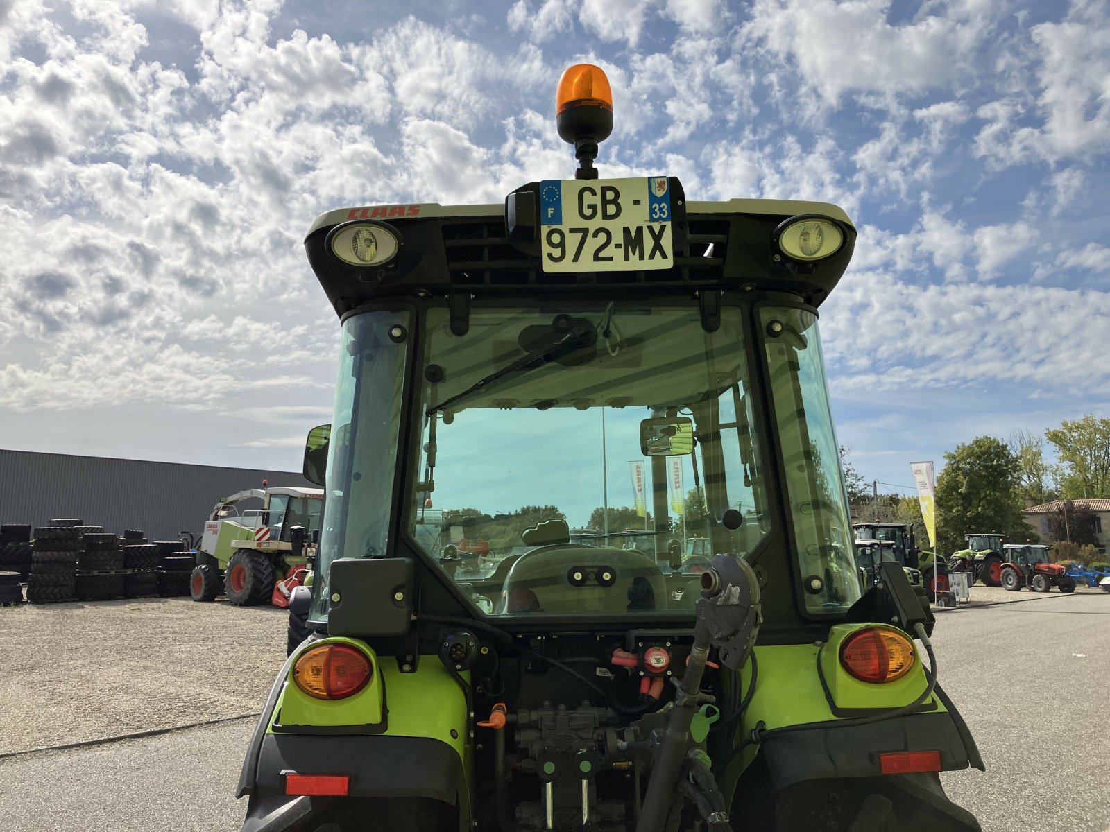 Traktor typu CLAAS NEXOS 230 VL PROACTIV ISC*, Gebrauchtmaschine v AILLAS (Obrázek 4)