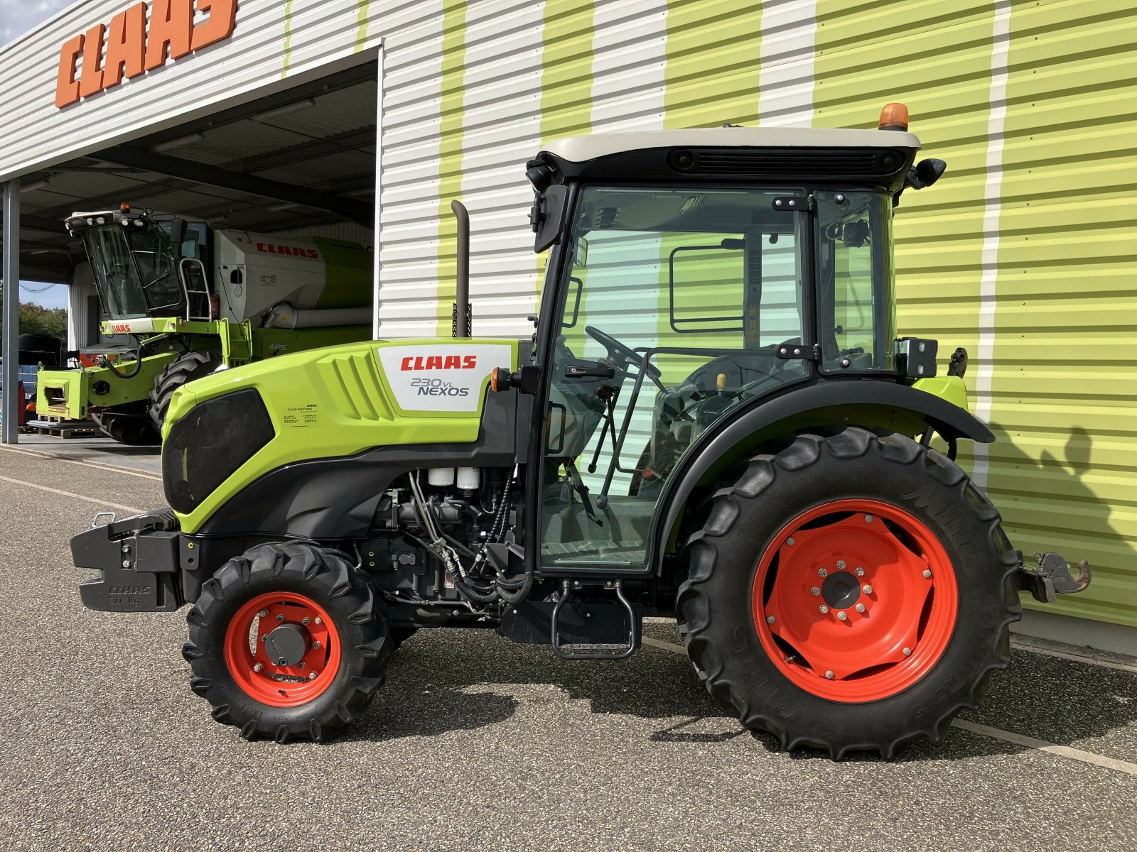 Traktor typu CLAAS NEXOS 230 VL PROACTIV ISC*, Gebrauchtmaschine w ailias (Zdjęcie 3)