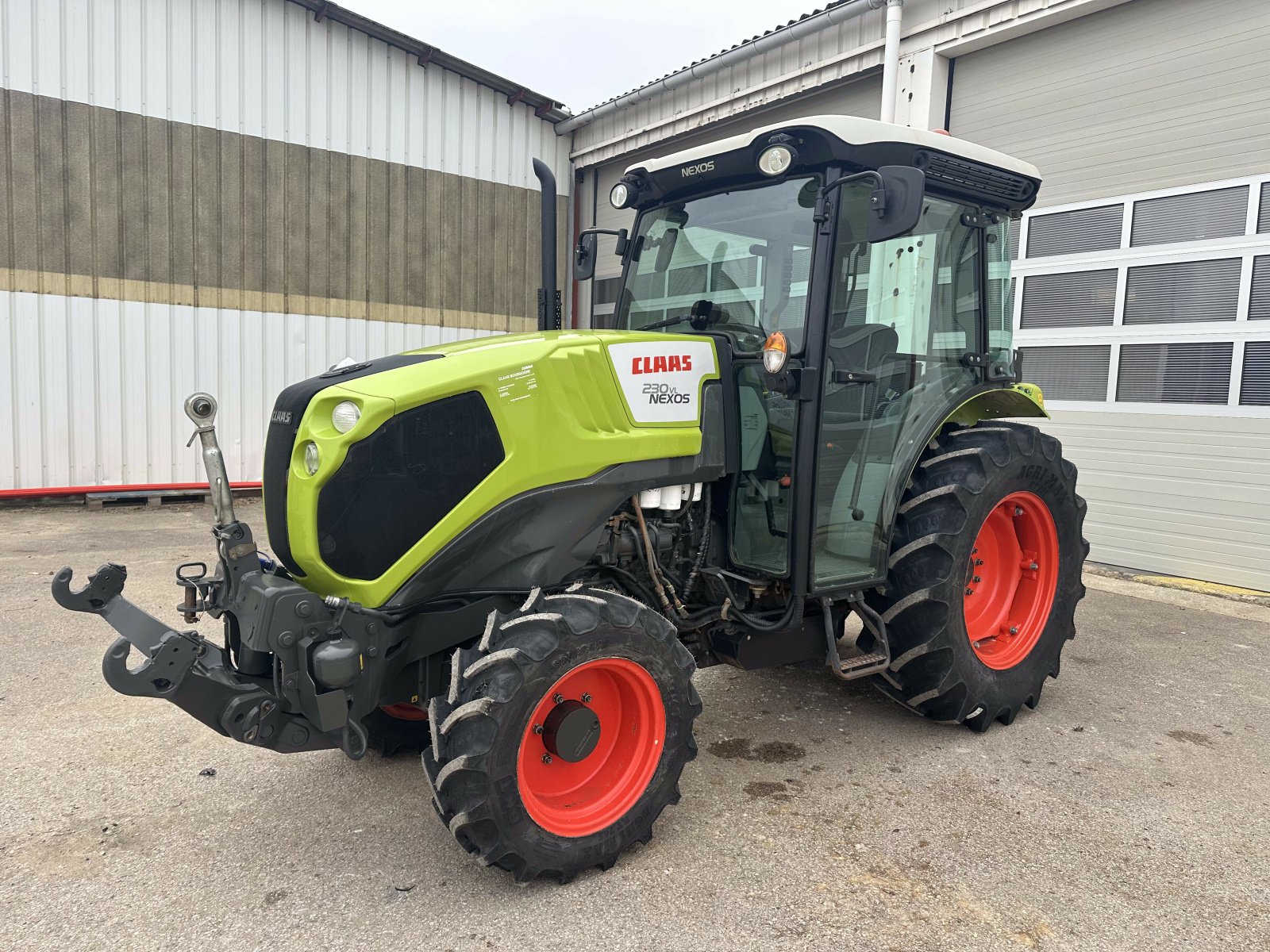 Traktor Türe ait CLAAS NEXOS 230 VL, Gebrauchtmaschine içinde VAROIS & CHAIGNOT (resim 1)