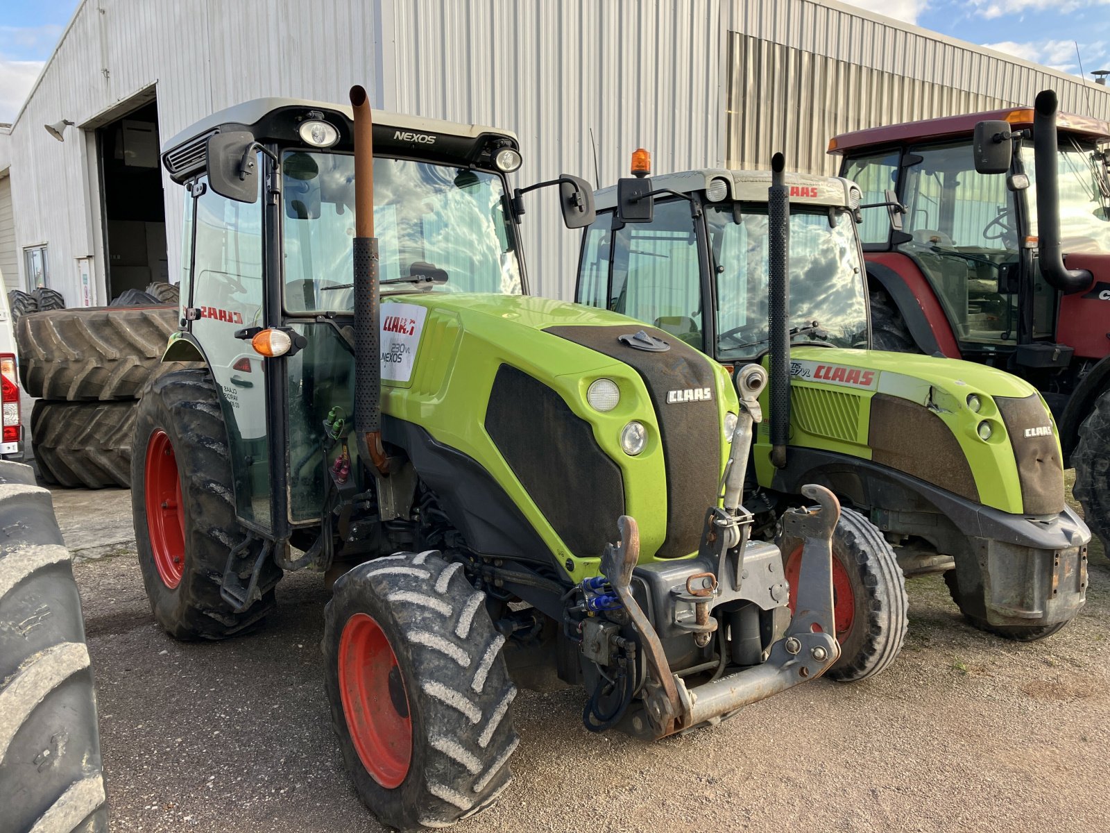 Traktor a típus CLAAS NEXOS 230 VL, Gebrauchtmaschine ekkor: VAROIS & CHAIGNOT (Kép 4)