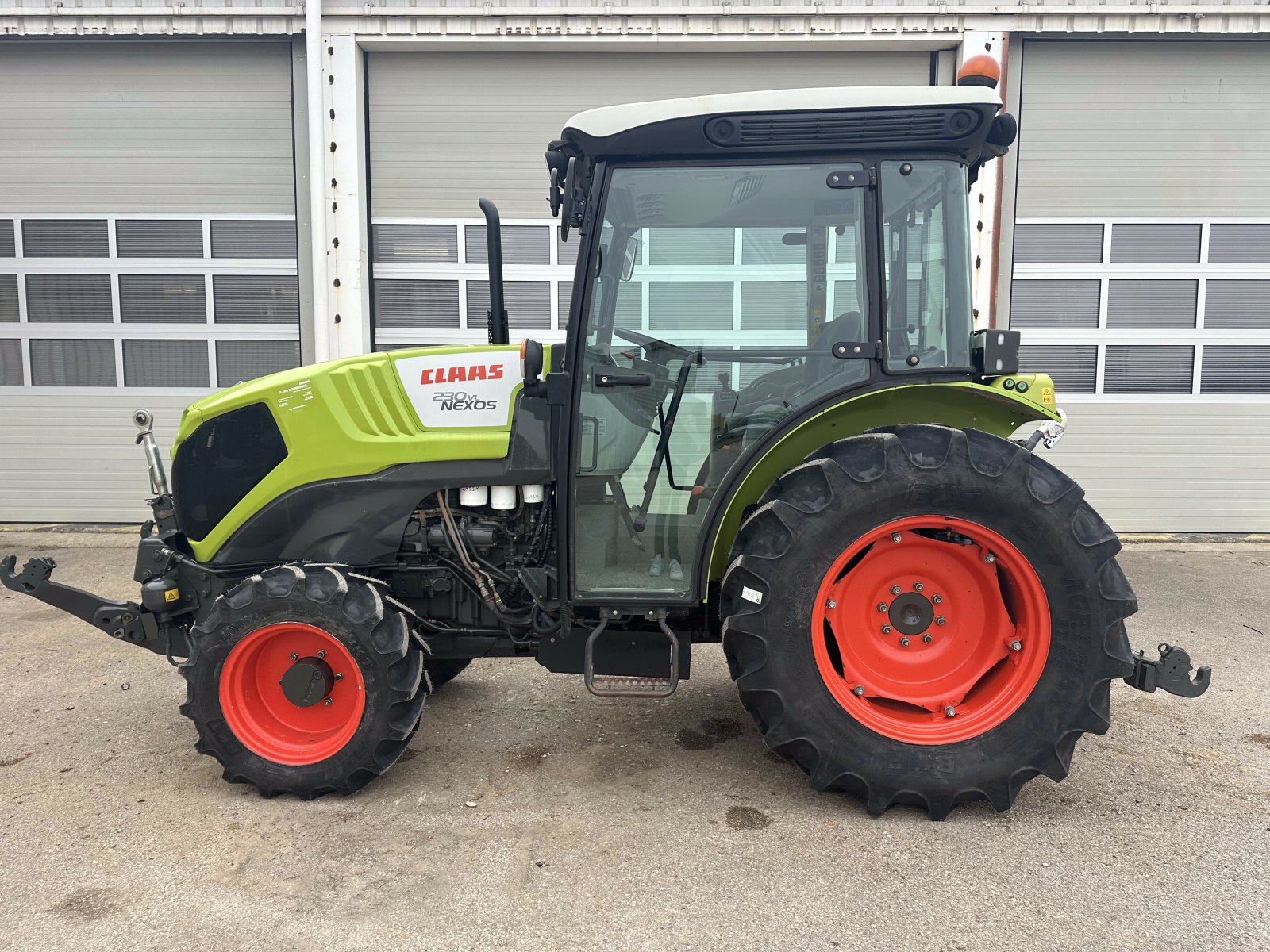 Traktor a típus CLAAS NEXOS 230 VL, Gebrauchtmaschine ekkor: VAROIS & CHAIGNOT (Kép 4)