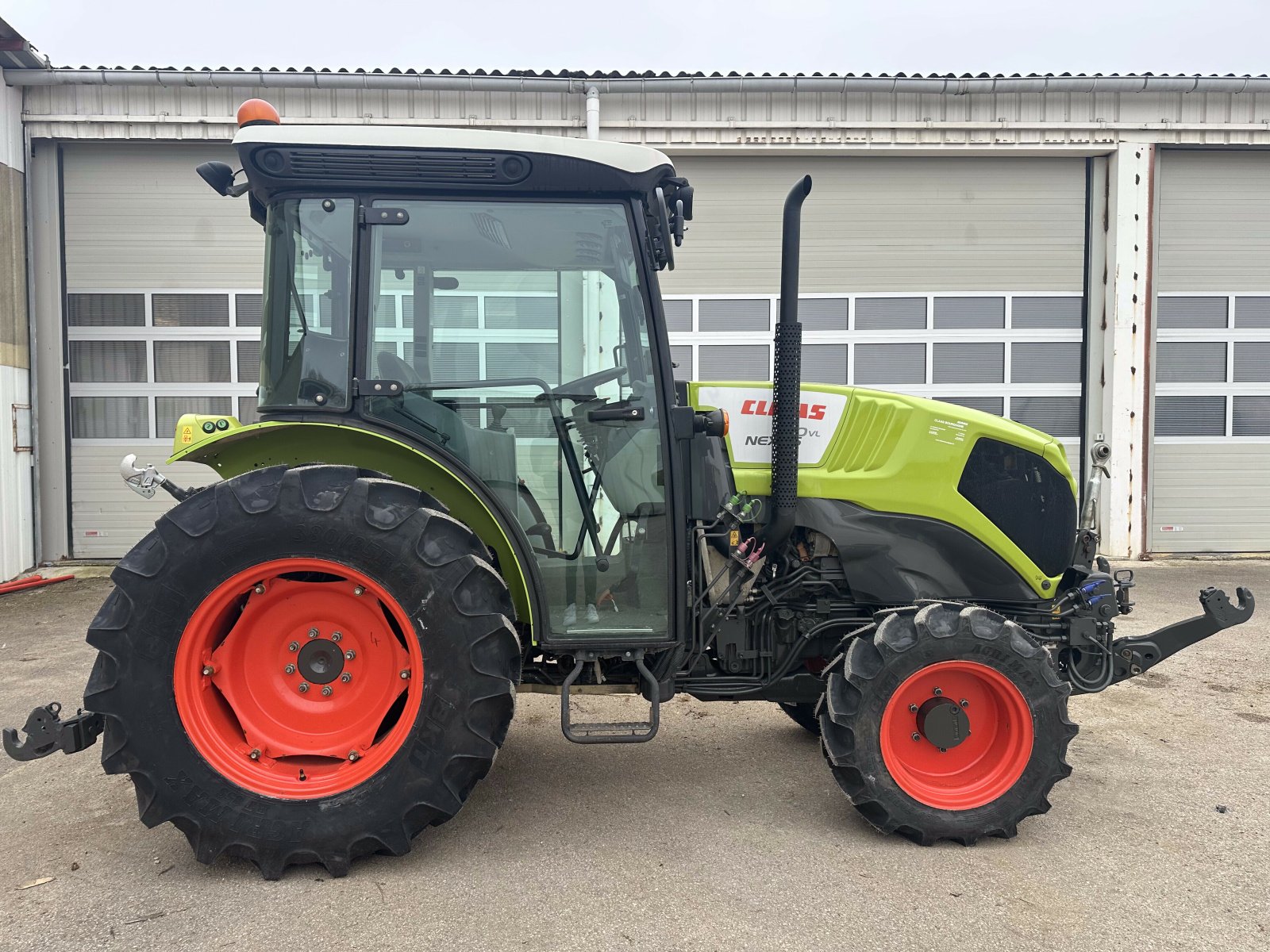 Traktor a típus CLAAS NEXOS 230 VL, Gebrauchtmaschine ekkor: VAROIS & CHAIGNOT (Kép 9)