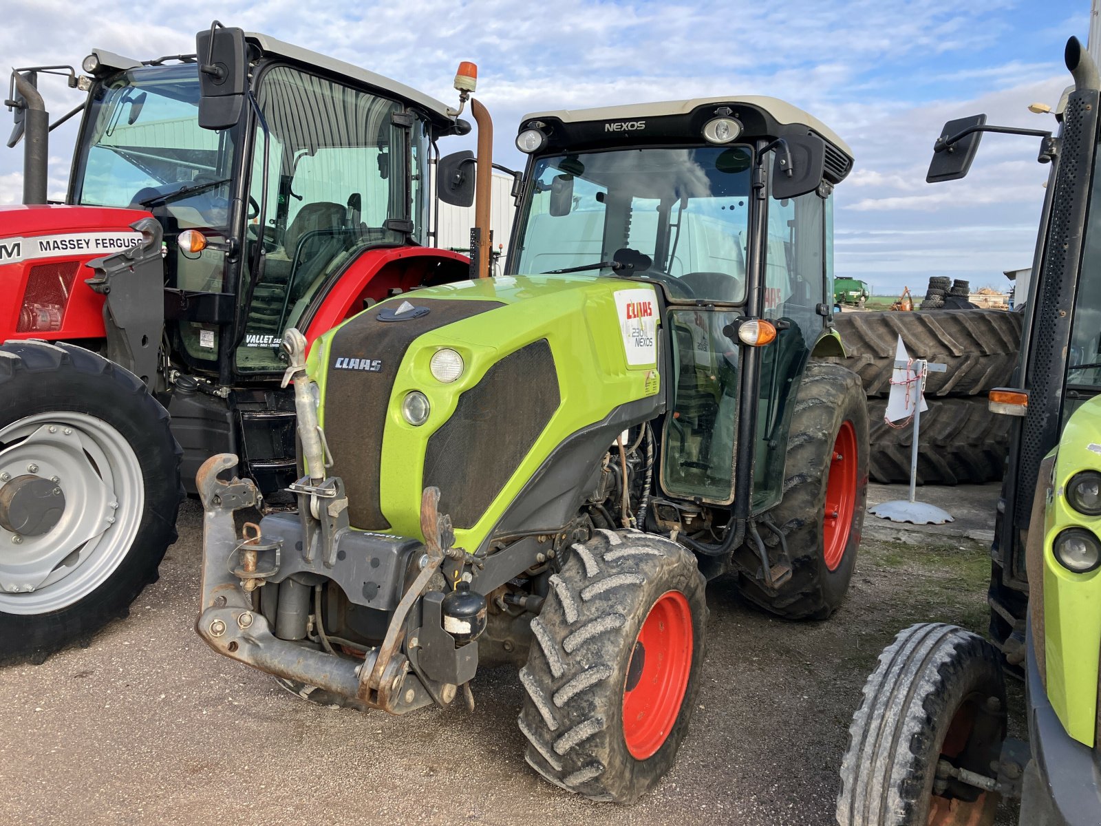 Traktor del tipo CLAAS NEXOS 230 VL, Gebrauchtmaschine en VAROIS & CHAIGNOT (Imagen 1)