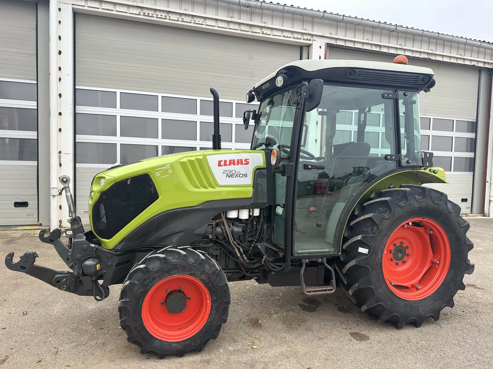 Traktor Türe ait CLAAS NEXOS 230 VL, Gebrauchtmaschine içinde VAROIS & CHAIGNOT (resim 2)