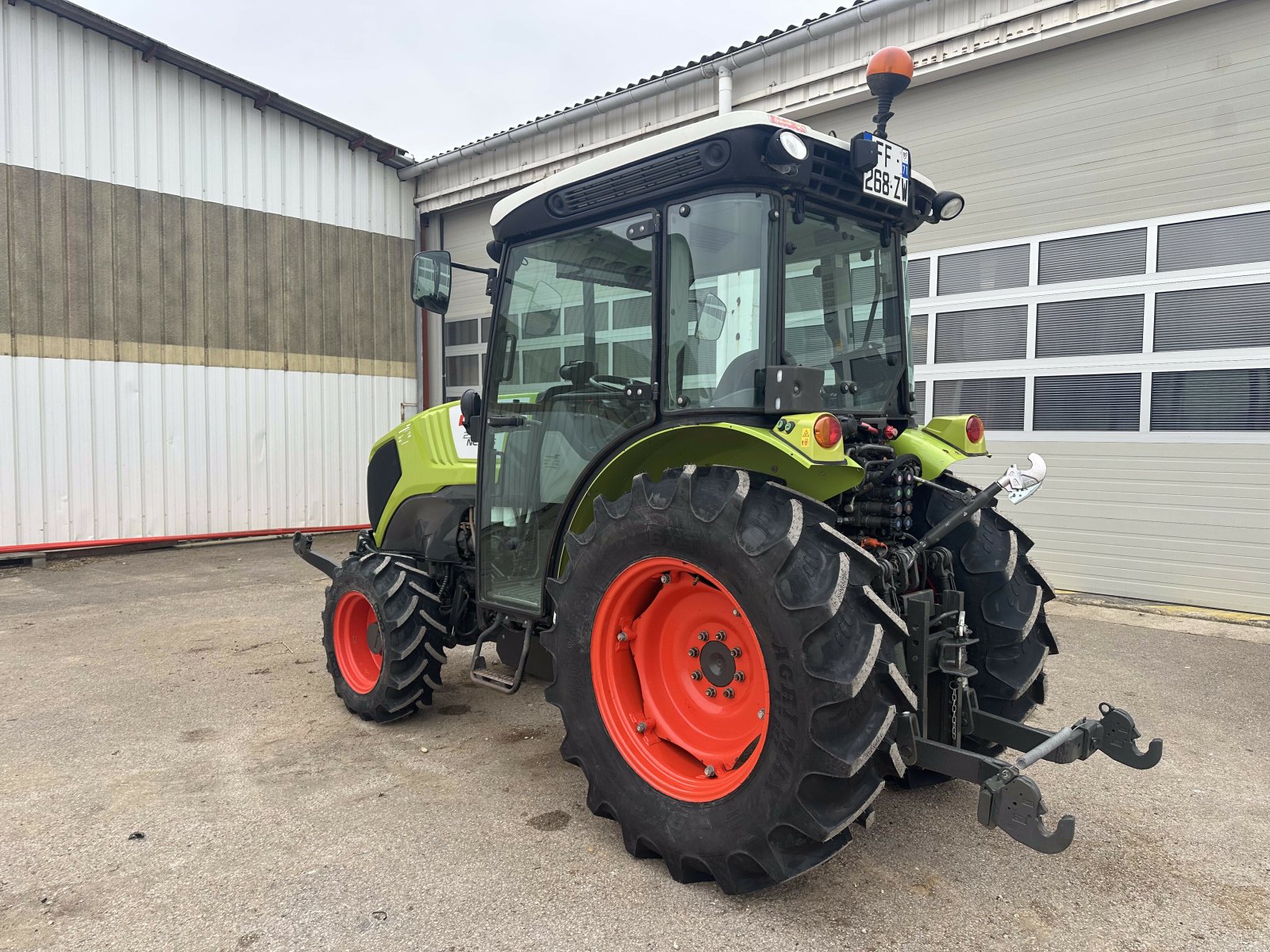 Traktor del tipo CLAAS NEXOS 230 VL, Gebrauchtmaschine In VAROIS & CHAIGNOT (Immagine 3)