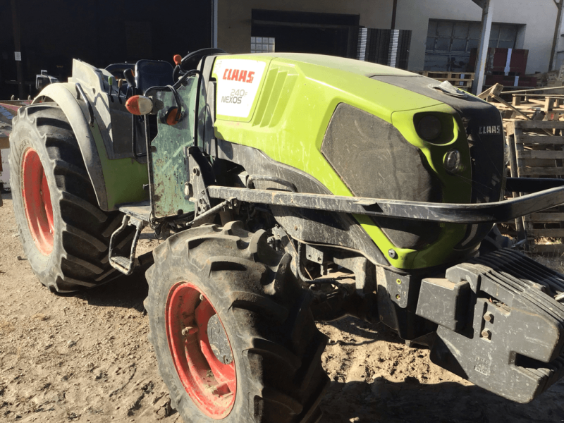 Traktor of the type CLAAS NEXOS 240 F ARCEAU 4RM, Gebrauchtmaschine in SAINT ANDIOL (Picture 1)