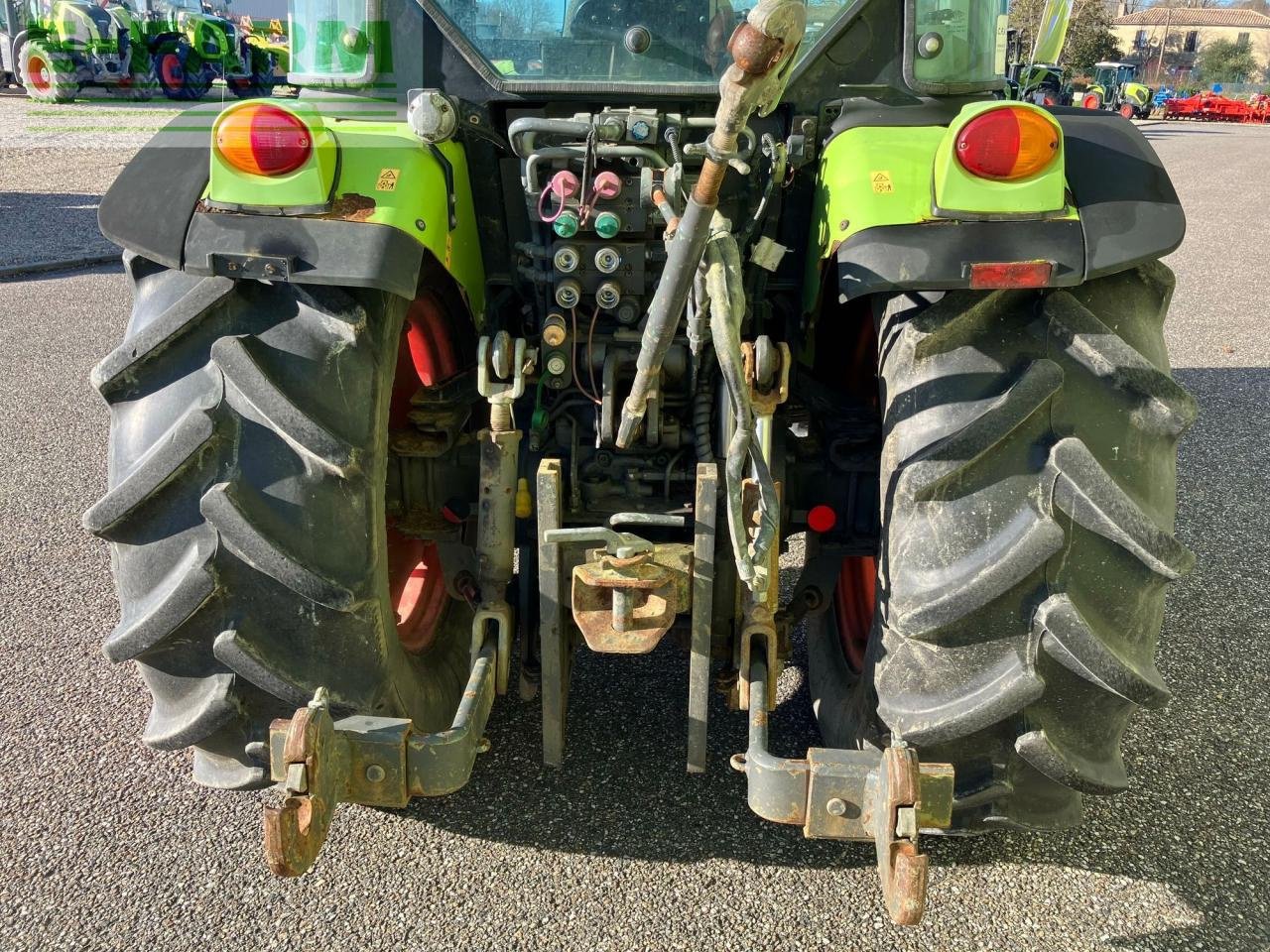 Traktor del tipo CLAAS nexos 240 f F, Gebrauchtmaschine en AILLAS (33 - GIRONDE) (Imagen 2)