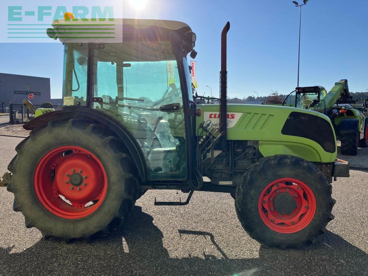 Traktor del tipo CLAAS nexos 240 f F, Gebrauchtmaschine en AILLAS (33 - GIRONDE) (Imagen 3)