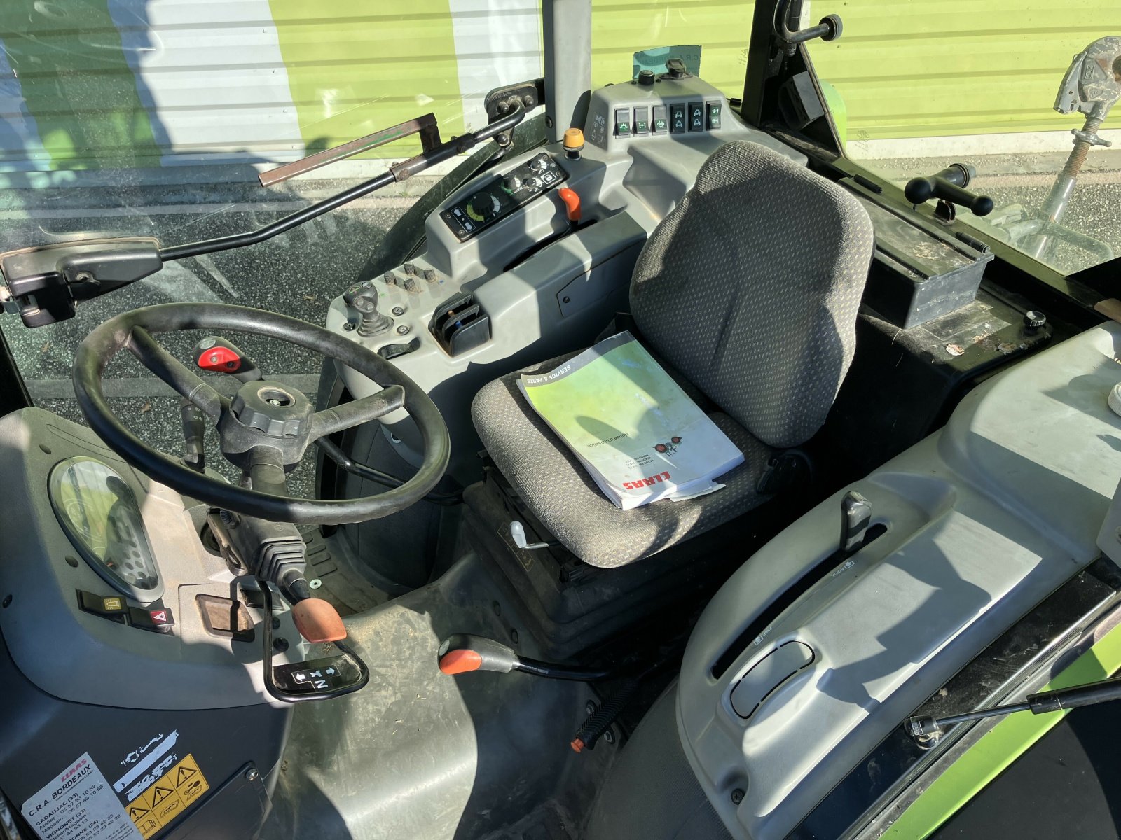 Traktor des Typs CLAAS NEXOS 240 F, Gebrauchtmaschine in ailias (Bild 4)