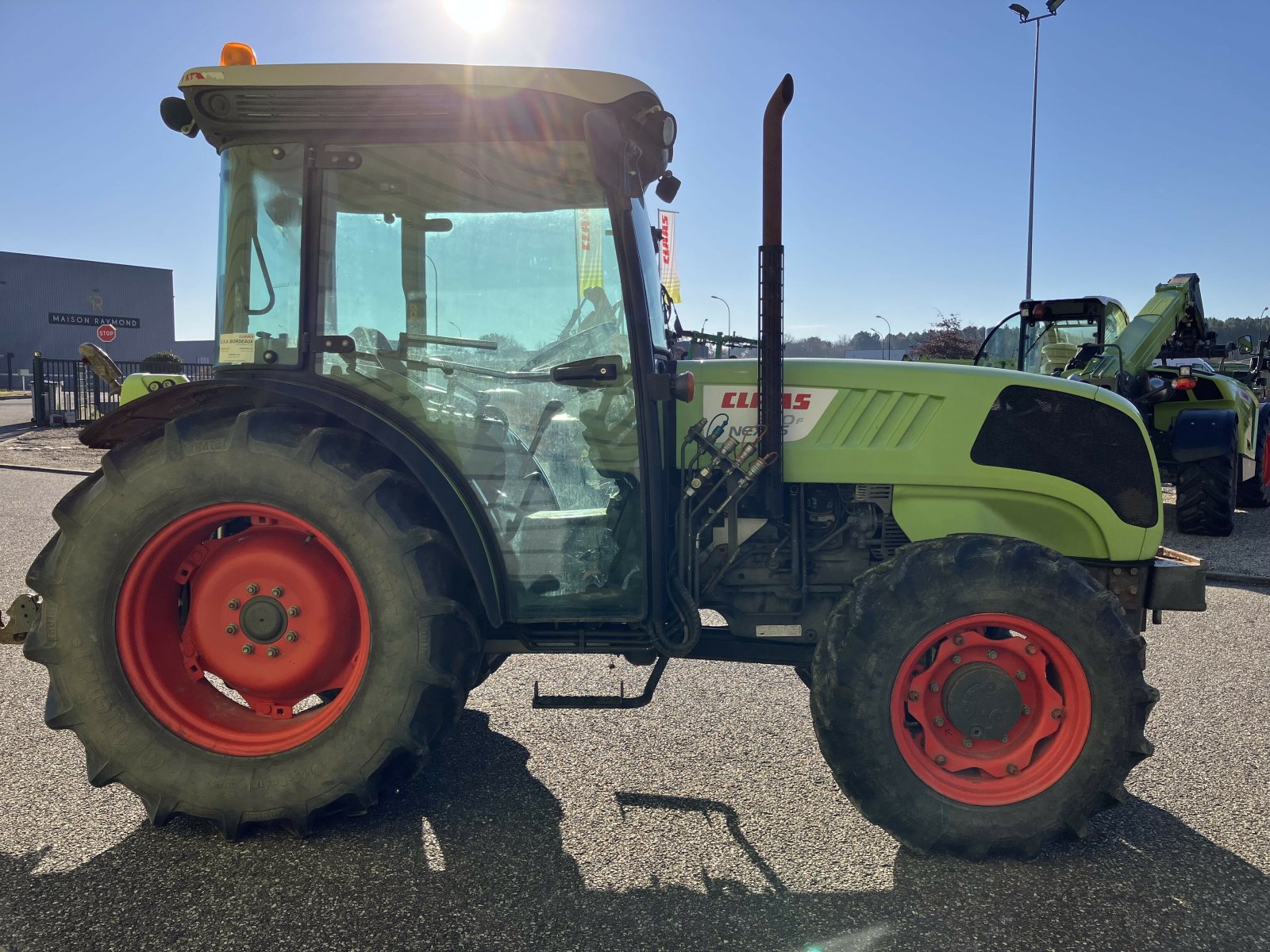 Traktor des Typs CLAAS NEXOS 240 F, Gebrauchtmaschine in ailias (Bild 3)