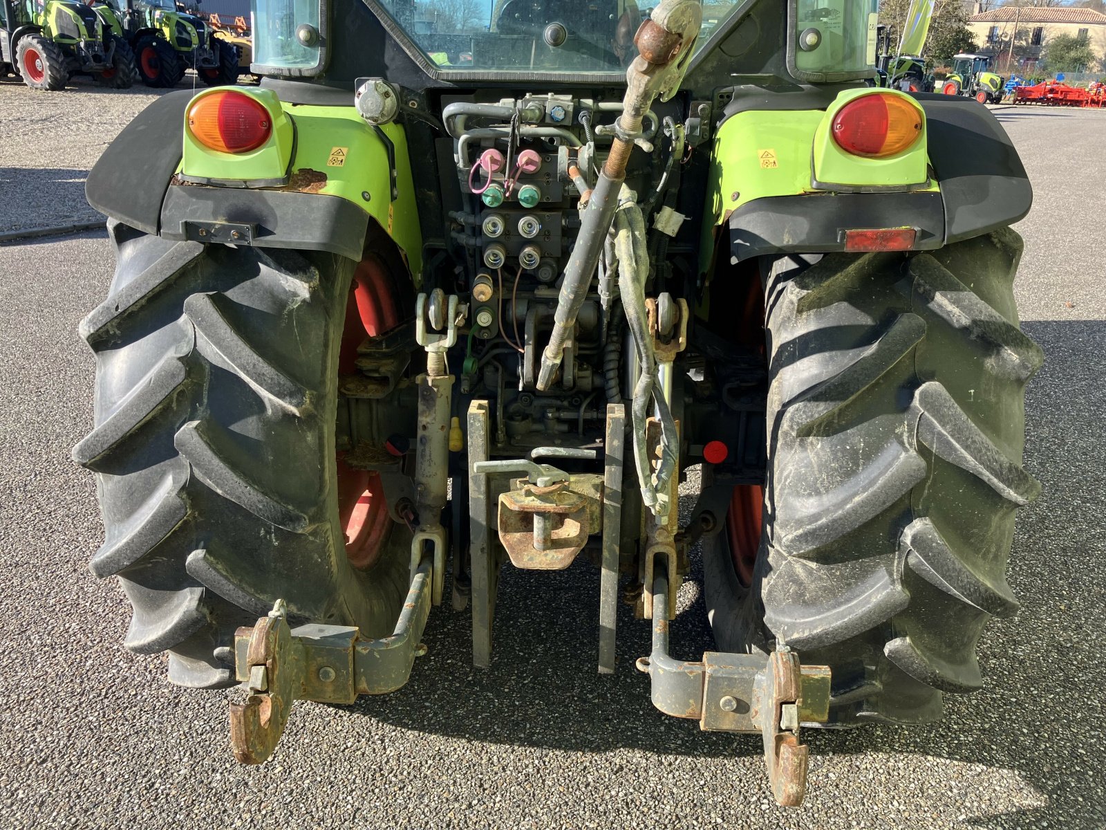 Traktor des Typs CLAAS NEXOS 240 F, Gebrauchtmaschine in ailias (Bild 2)