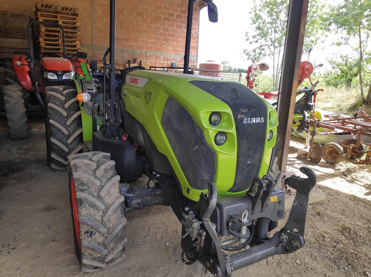 Traktor des Typs CLAAS Nexos 240 LD, Gebrauchtmaschine in MORLHON LE HAUT (Bild 2)