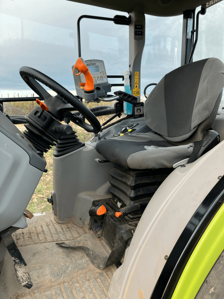 Traktor типа CLAAS NEXOS 240 M TRADITION, Gebrauchtmaschine в SAINT ANDIOL (Фотография 2)