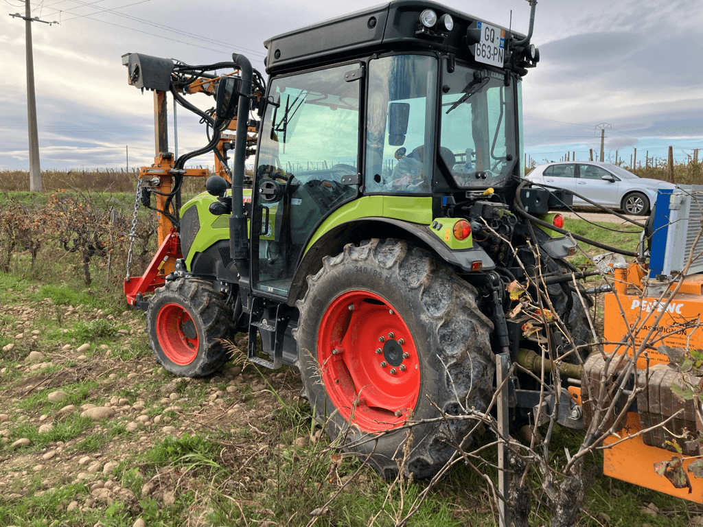 Traktor типа CLAAS NEXOS 240 M TRADITION, Gebrauchtmaschine в SAINT ANDIOL (Фотография 3)