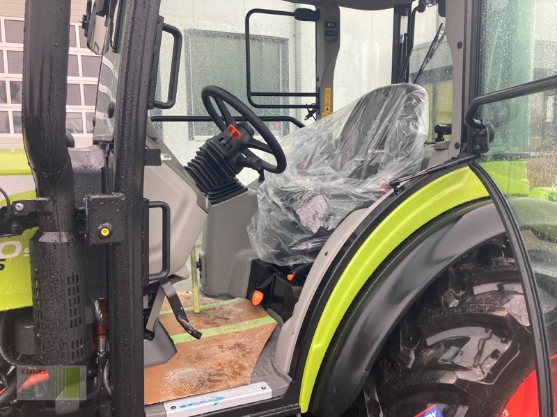 Traktor van het type CLAAS NEXOS 240 S, Neumaschine in Alveslohe (Foto 18)