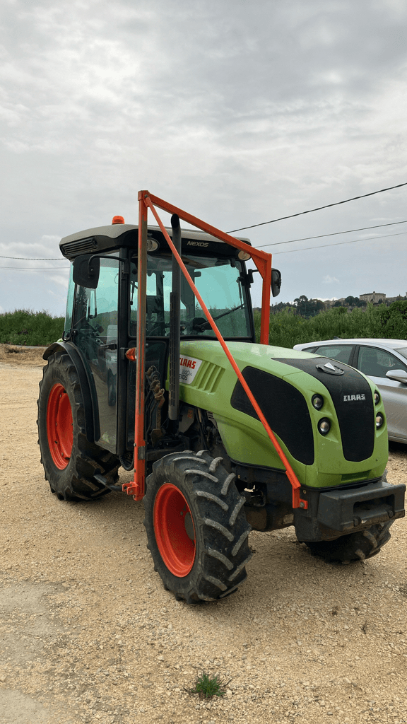 Traktor des Typs CLAAS NEXOS 240 VL CABINE 4RM, Gebrauchtmaschine in SAINT ANDIOL (Bild 1)