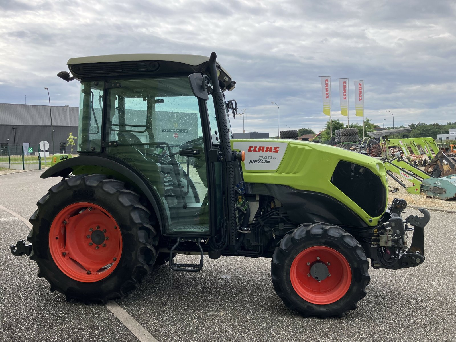 Traktor a típus CLAAS NEXOS 240 VL ISC**, Gebrauchtmaschine ekkor: ailias (Kép 4)