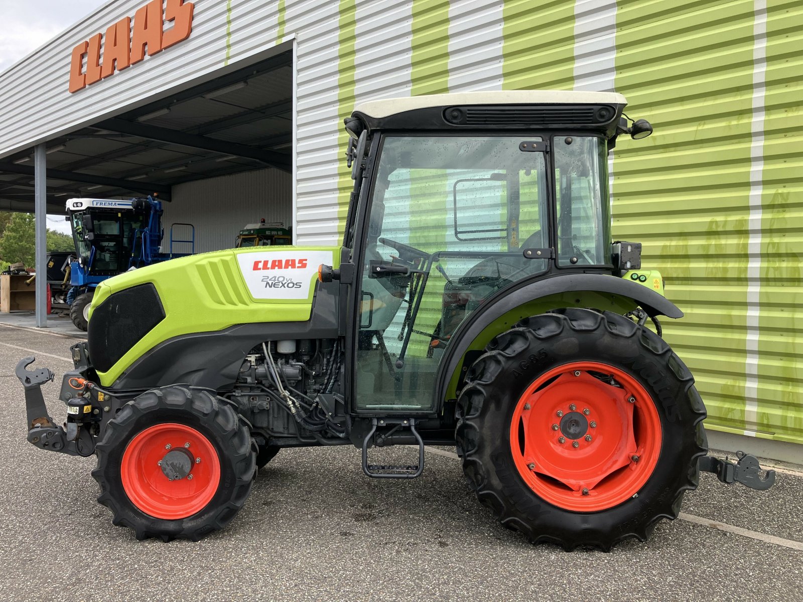 Traktor tipa CLAAS NEXOS 240 VL ISC**, Gebrauchtmaschine u ailias (Slika 2)