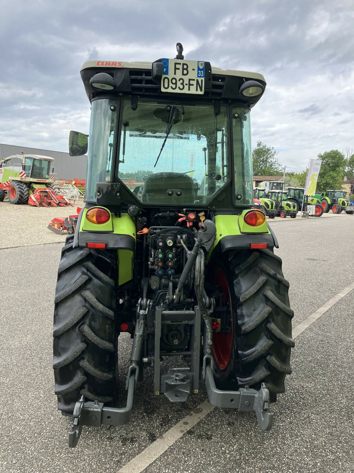 Traktor del tipo CLAAS NEXOS 240 VL ISC**, Gebrauchtmaschine en ailias (Imagen 3)