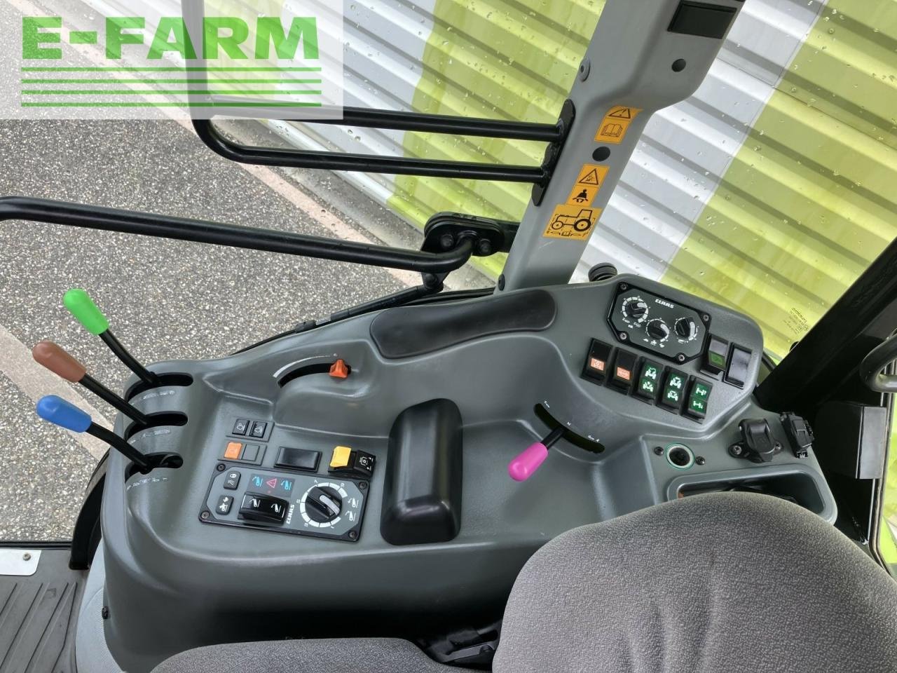 Traktor typu CLAAS nexos 240 vl isc** VL, Gebrauchtmaschine w AILLAS (33 - GIRONDE) (Zdjęcie 8)