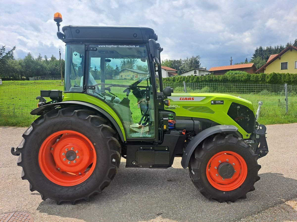 Traktor of the type CLAAS Nexos 240 XL, Neumaschine in Pischelsdorf am Engelbach (Picture 4)