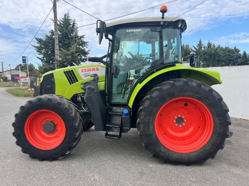 Traktor of the type CLAAS Tracteur agricole ARION 450 Claas, Gebrauchtmaschine in Aubiet (Picture 9)