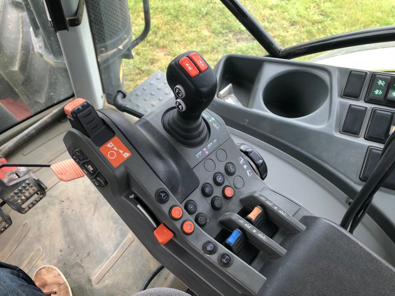 Traktor del tipo CLAAS Tracteur agricole ARION 550 CIS  T4F Claas, Gebrauchtmaschine en ST ELIX THEUX (Imagen 8)