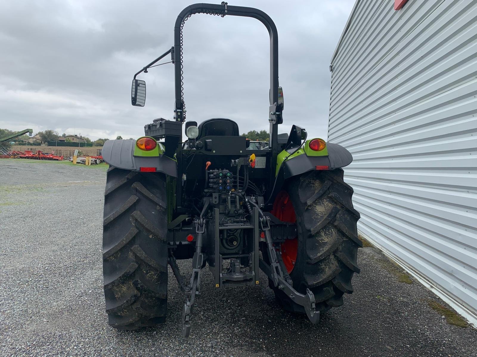 Traktor от тип CLAAS Tracteur agricole ELIOS 210 PLATEFORME Claas, Gebrauchtmaschine в ORLEIX (Снимка 5)