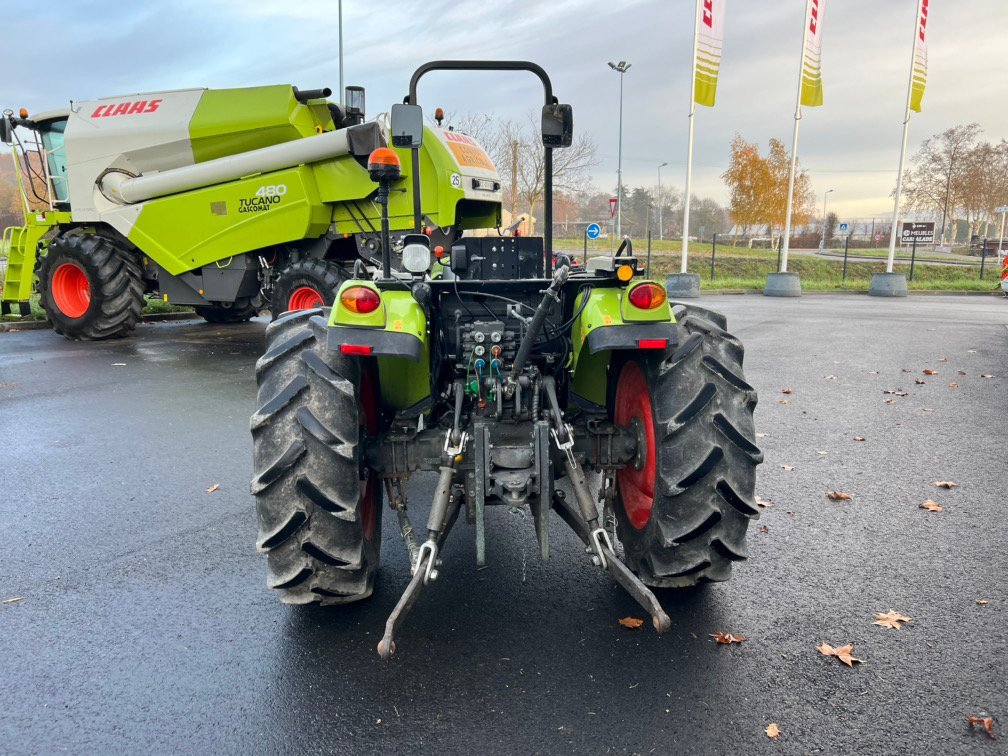 Traktor des Typs CLAAS Tracteur agricole NEXOS 220 F Claas, Gebrauchtmaschine in SAINT GAUDENS (Bild 4)