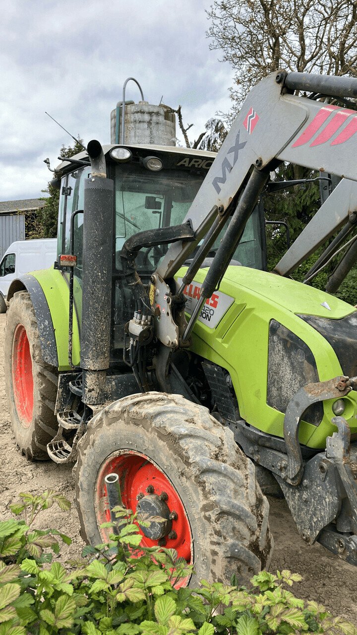 Traktor типа CLAAS TRACTEUR ARION 420 CIS, Gebrauchtmaschine в PONTIVY (Фотография 1)