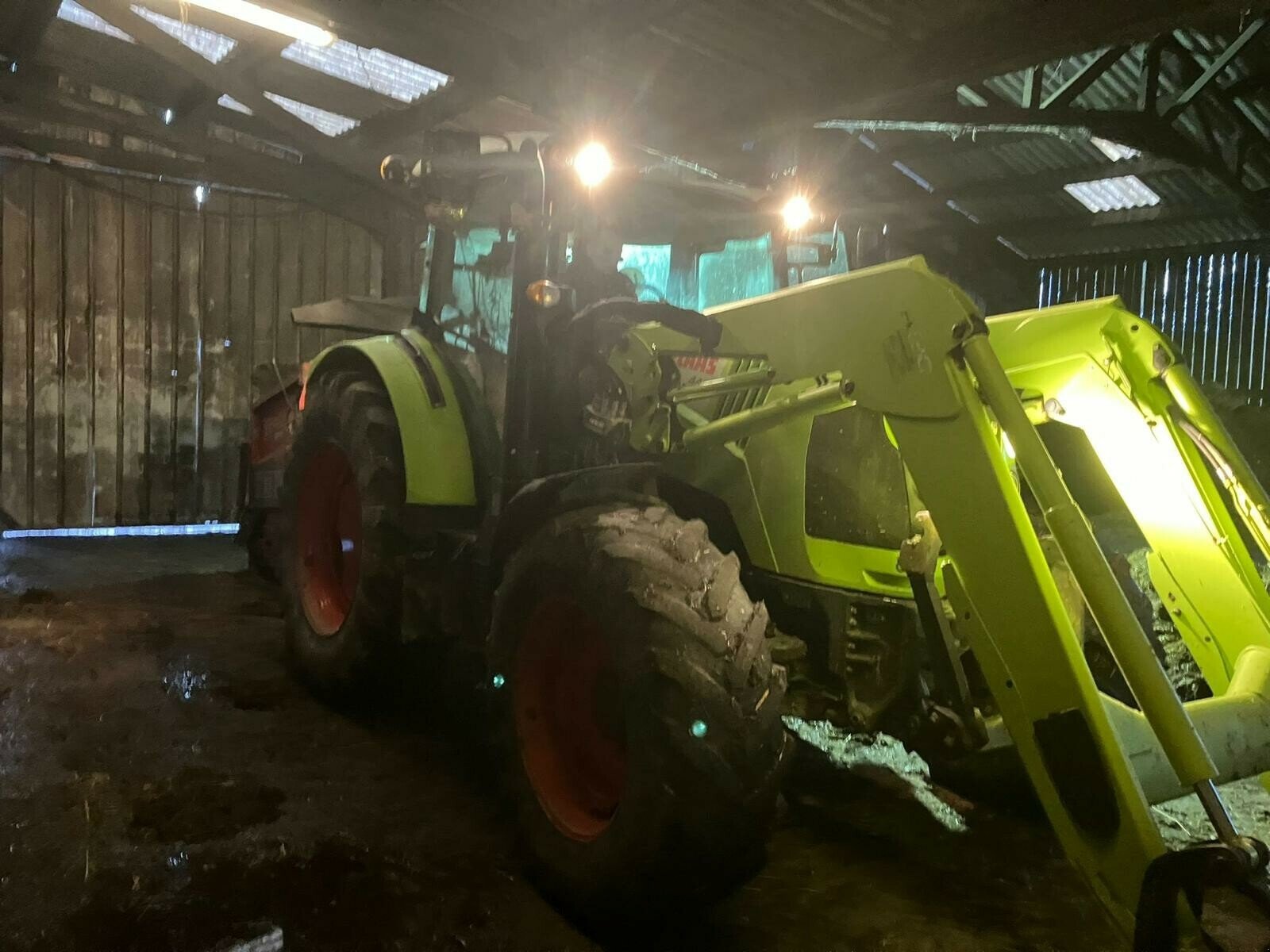 Traktor tip CLAAS TRACTEUR ARION 440 MR, Gebrauchtmaschine in PONTIVY (Poză 2)