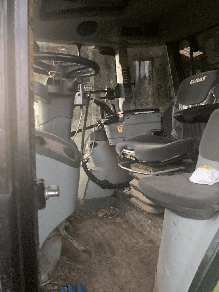 Traktor del tipo CLAAS TRACTEUR ARION 460 SUR MESURE, Gebrauchtmaschine en ST CLEMENT DE LA PLACE (Imagen 4)