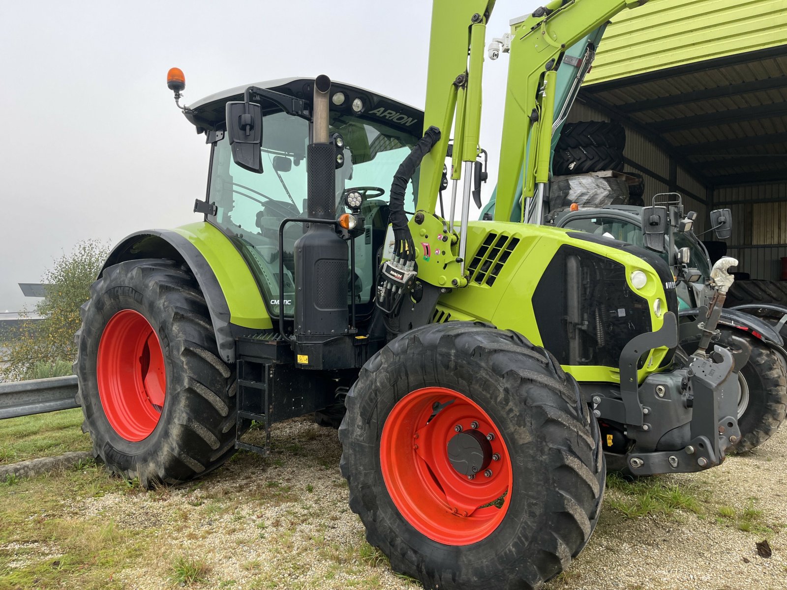 Traktor typu CLAAS TRACTEUR ARION 610 CMATIC, Gebrauchtmaschine w PONTIVY (Zdjęcie 1)