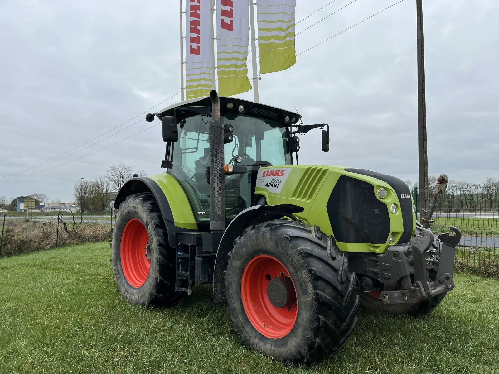 Traktor typu CLAAS TRACTEUR ARION 640 CEBIS T4, Gebrauchtmaschine w PONTIVY (Zdjęcie 2)