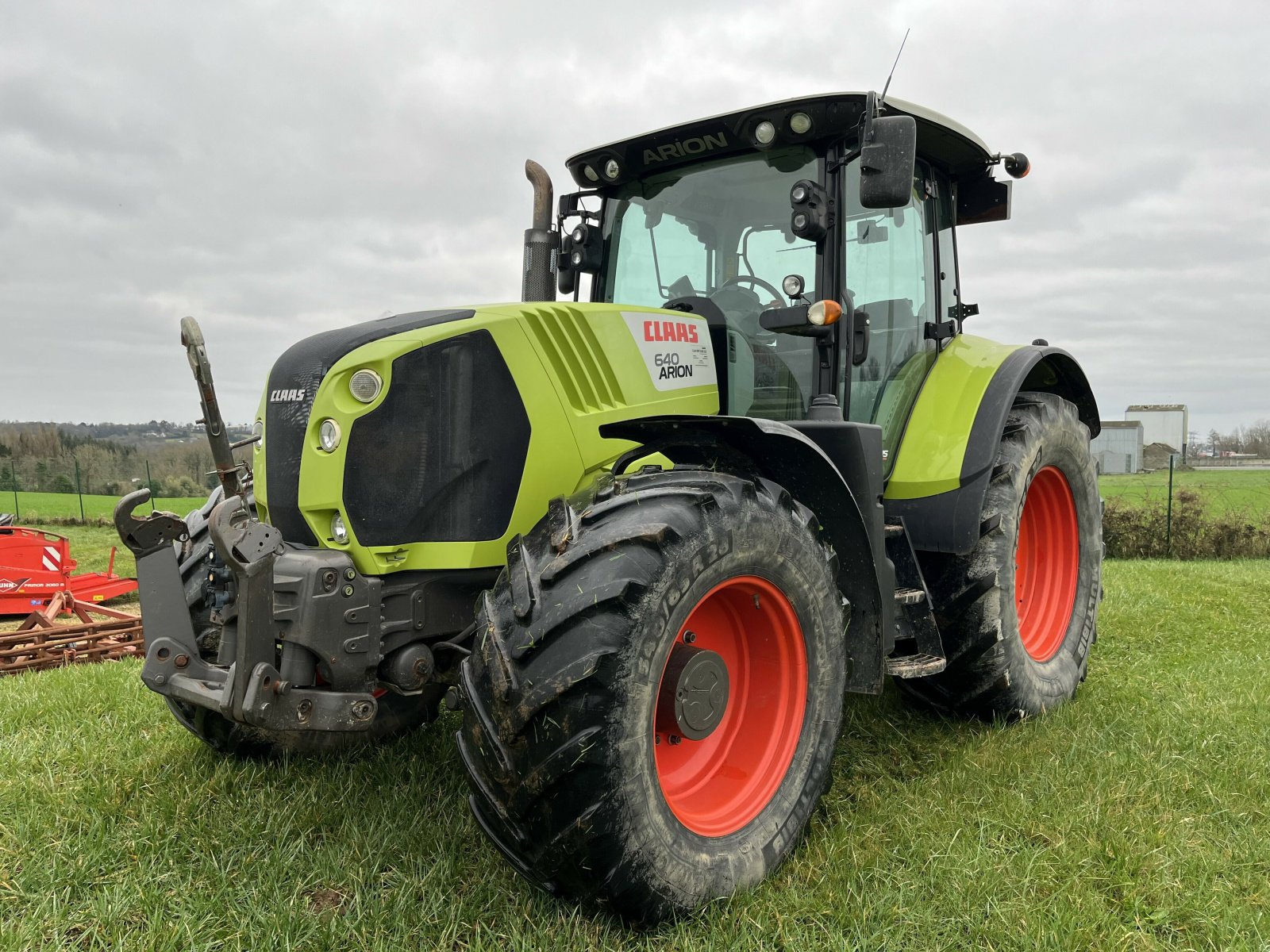 Traktor Türe ait CLAAS TRACTEUR ARION 640 CEBIS T4, Gebrauchtmaschine içinde PONTIVY (resim 1)