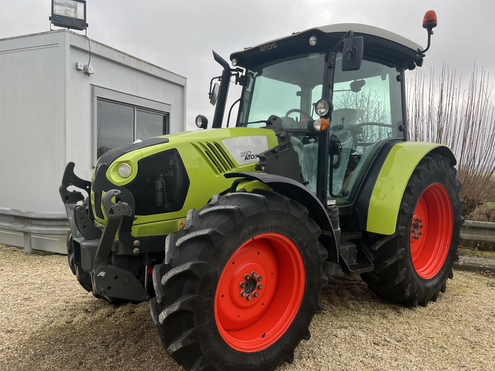 Traktor typu CLAAS TRACTEUR ATOS 350, Gebrauchtmaschine w PONTIVY (Zdjęcie 6)