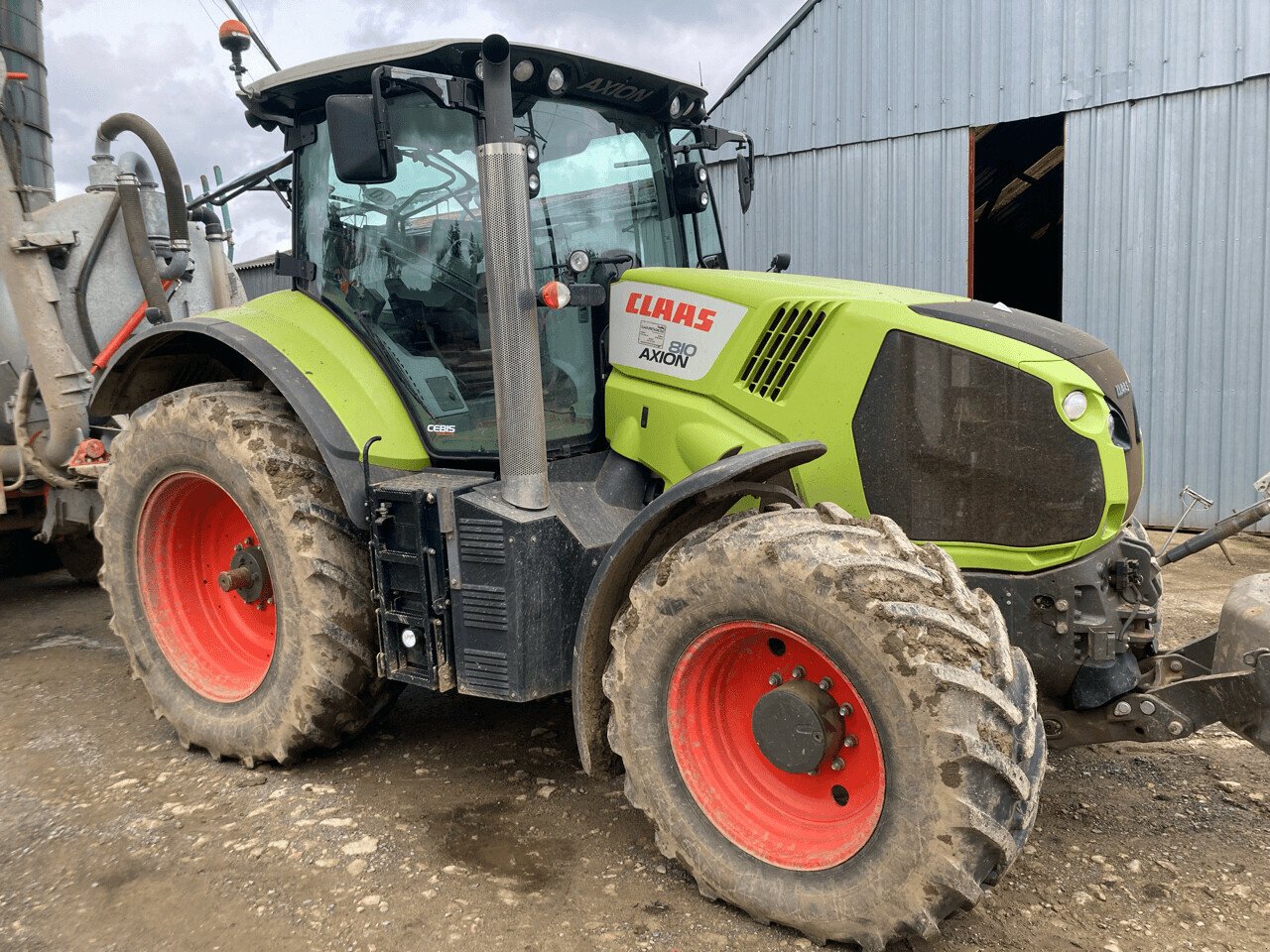 Traktor typu CLAAS TRACTEUR AXION 810 CEBIS, Gebrauchtmaschine v PONTIVY (Obrázek 2)