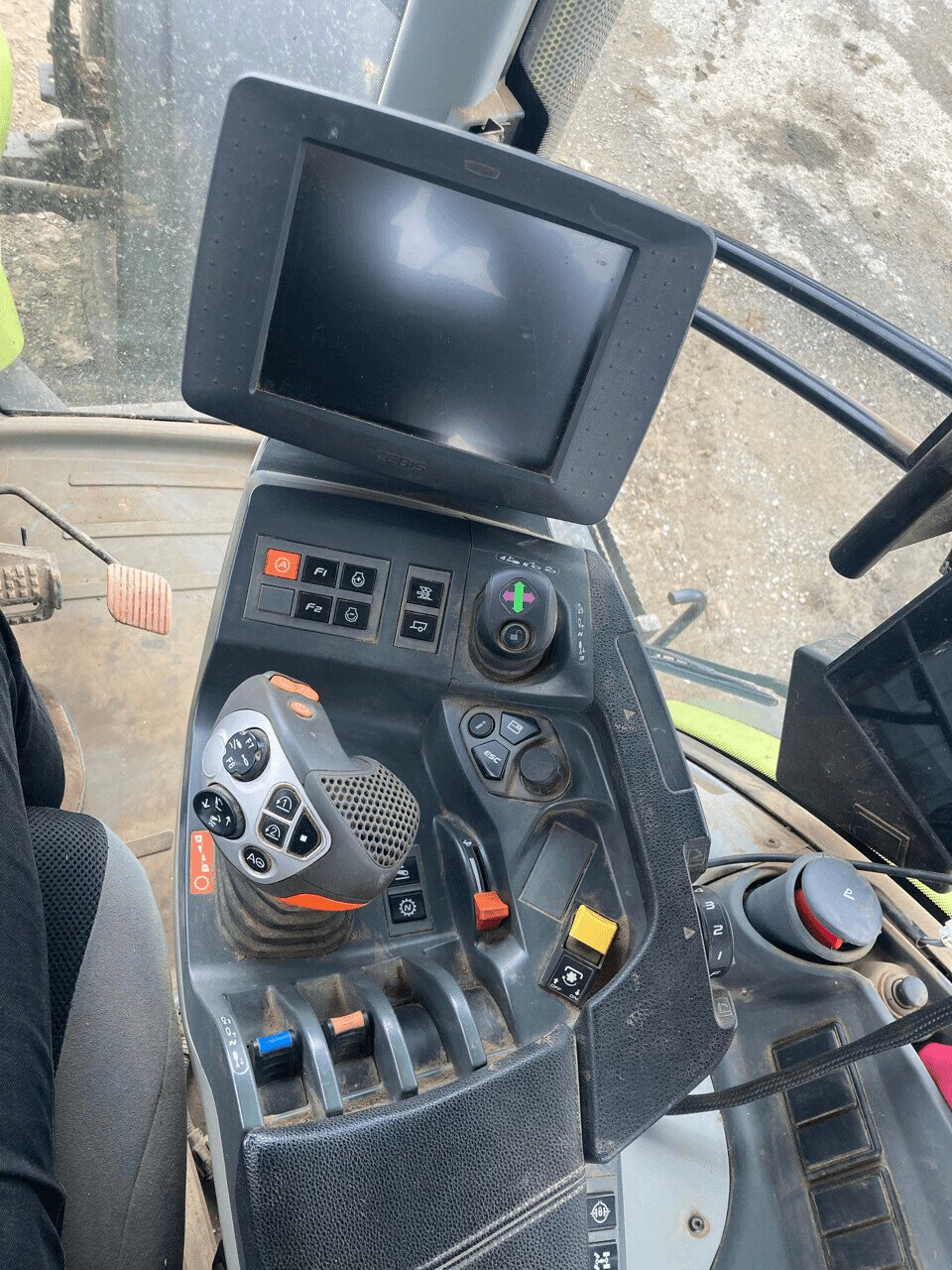 Traktor tip CLAAS TRACTEUR AXION 810 CEBIS, Gebrauchtmaschine in PONTIVY (Poză 7)