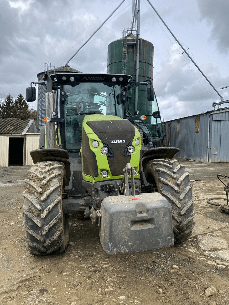 Traktor typu CLAAS TRACTEUR AXION 810 CEBIS, Gebrauchtmaschine v PONTIVY (Obrázek 4)