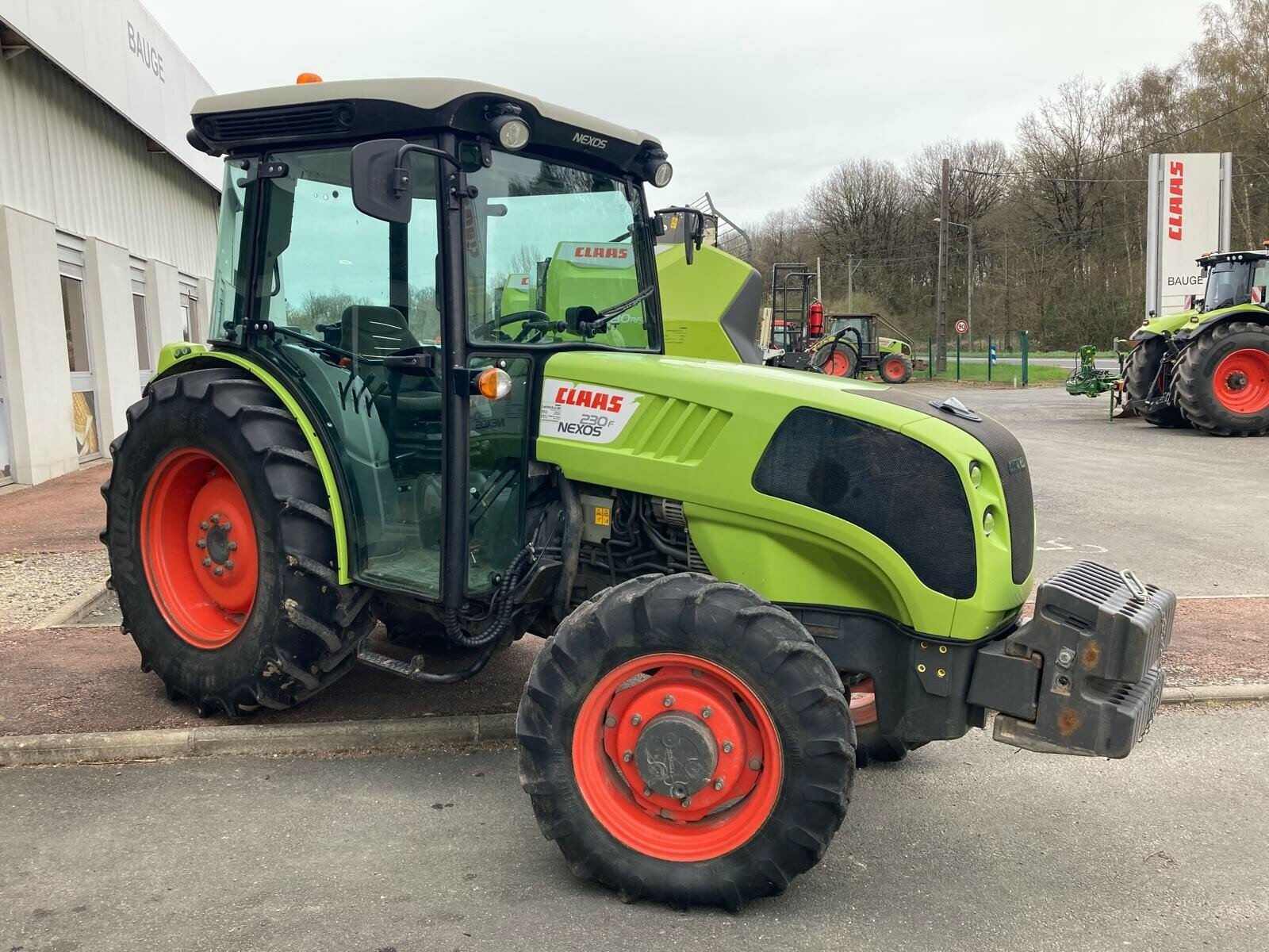 Traktor Türe ait CLAAS TRACTEUR CLAAS NEXOS 230 F, Gebrauchtmaschine içinde ST CLEMENT DE LA PLACE (resim 1)