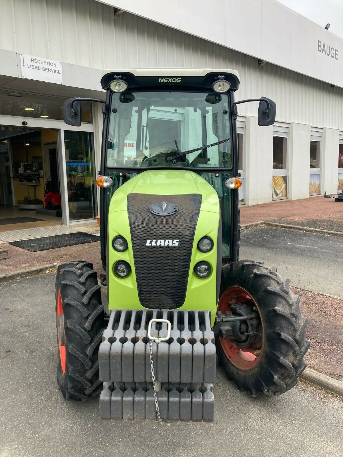 Traktor типа CLAAS TRACTEUR CLAAS NEXOS 230 F, Gebrauchtmaschine в ST CLEMENT DE LA PLACE (Фотография 2)