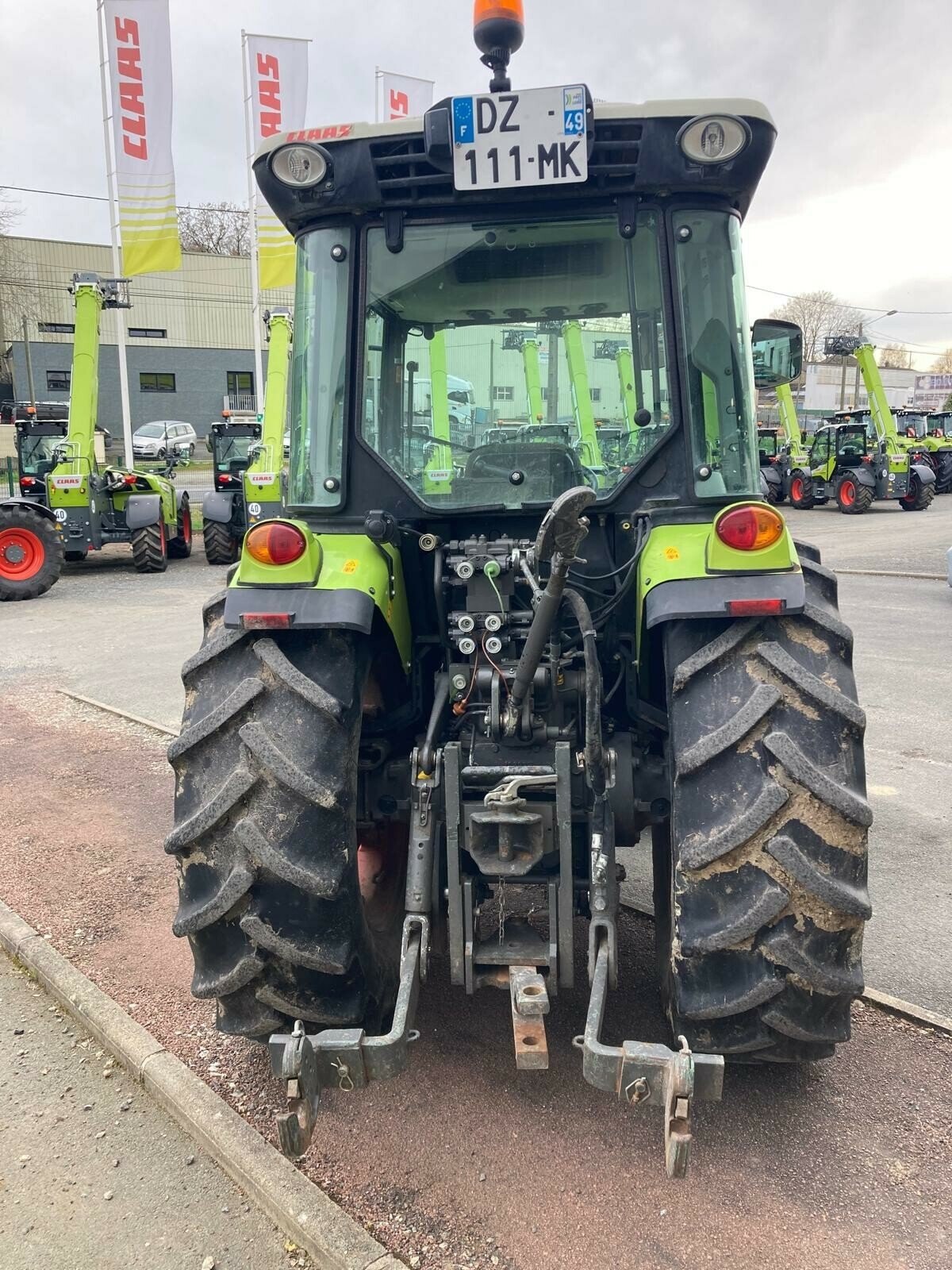 Traktor от тип CLAAS TRACTEUR CLAAS NEXOS 230 F, Gebrauchtmaschine в ST CLEMENT DE LA PLACE (Снимка 4)