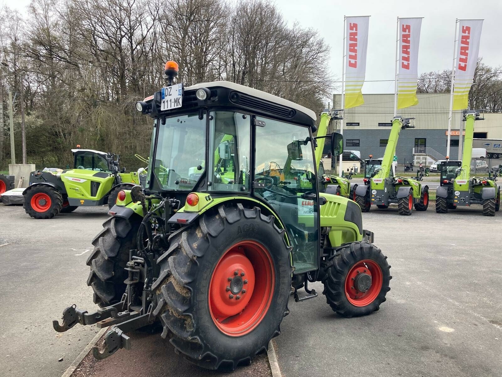 Traktor типа CLAAS TRACTEUR CLAAS NEXOS 230 F, Gebrauchtmaschine в ST CLEMENT DE LA PLACE (Фотография 5)