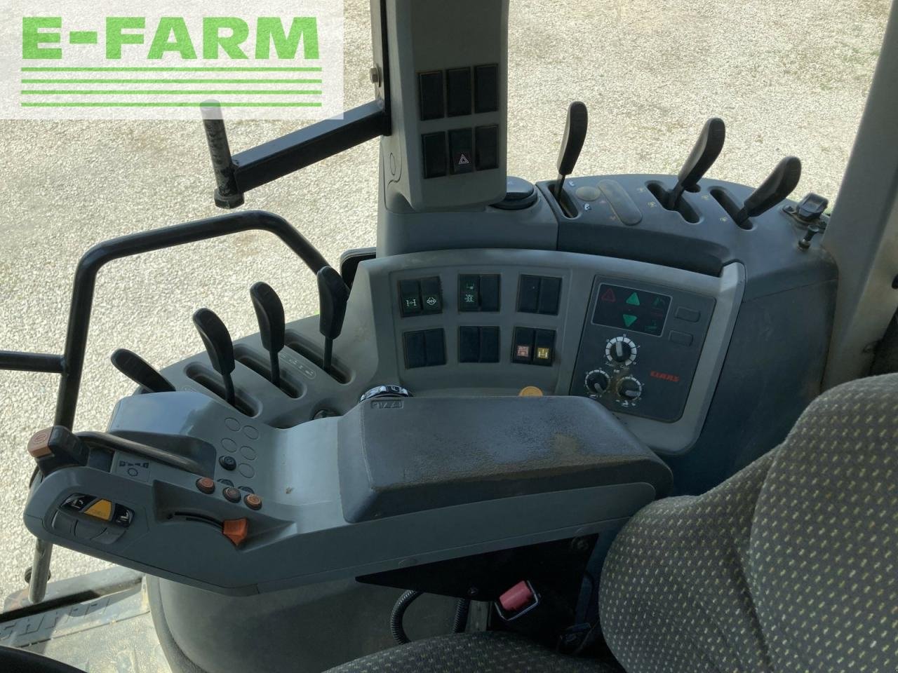 Traktor Türe ait CLAAS tracteur, Gebrauchtmaschine içinde ST ANDIOL (resim 7)