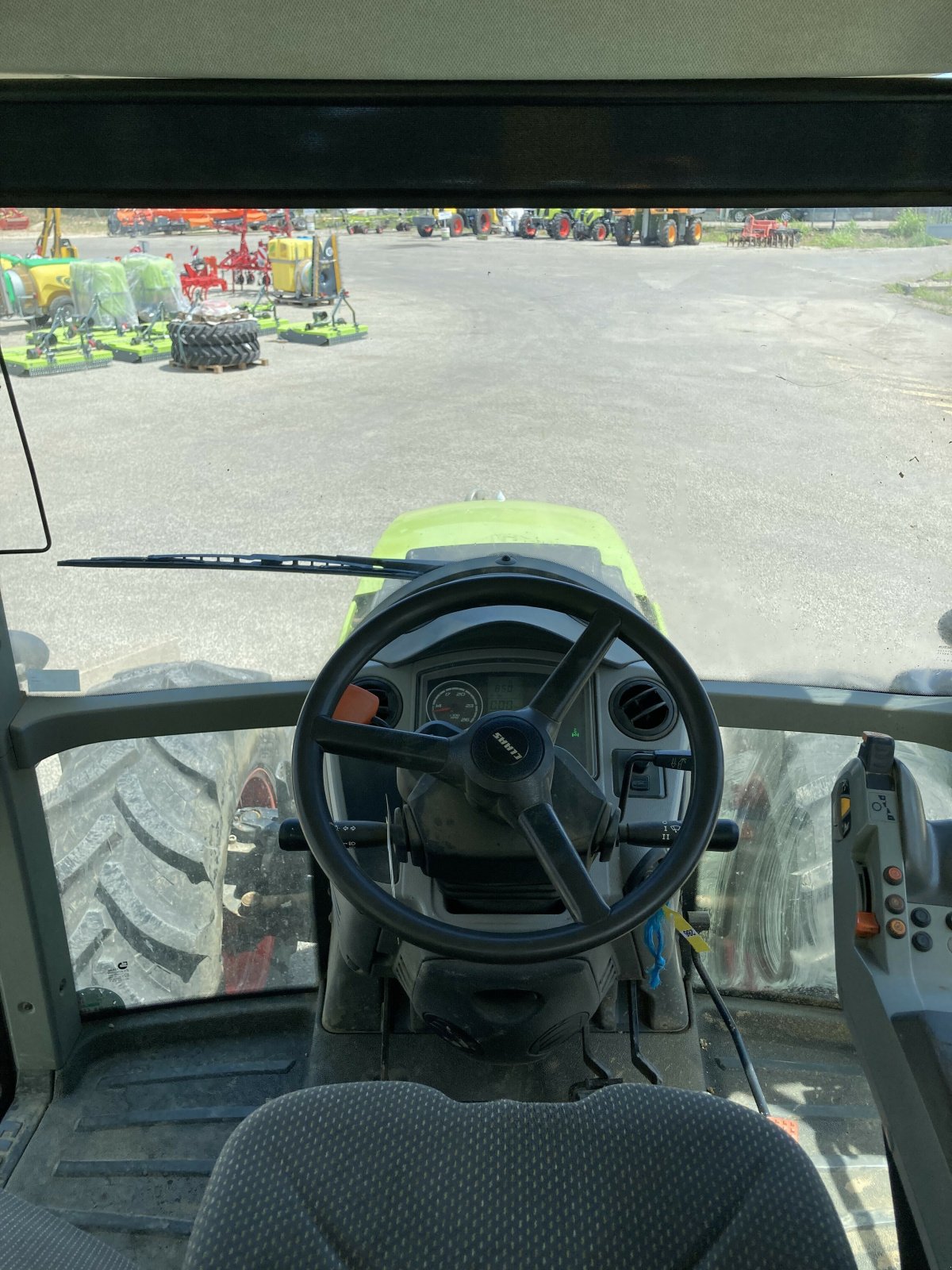 Traktor del tipo CLAAS TRACTEUR, Gebrauchtmaschine en SAINT ANDIOL (Imagen 5)