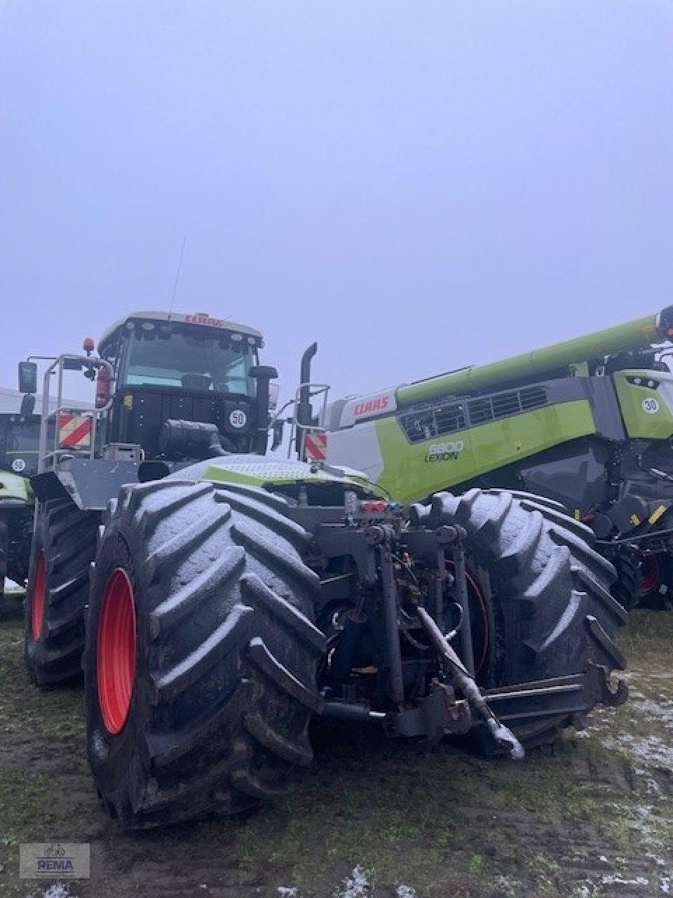 Traktor типа CLAAS Xerion 3800 Saddle Trac, Gebrauchtmaschine в Belzig-Schwanebeck (Фотография 4)