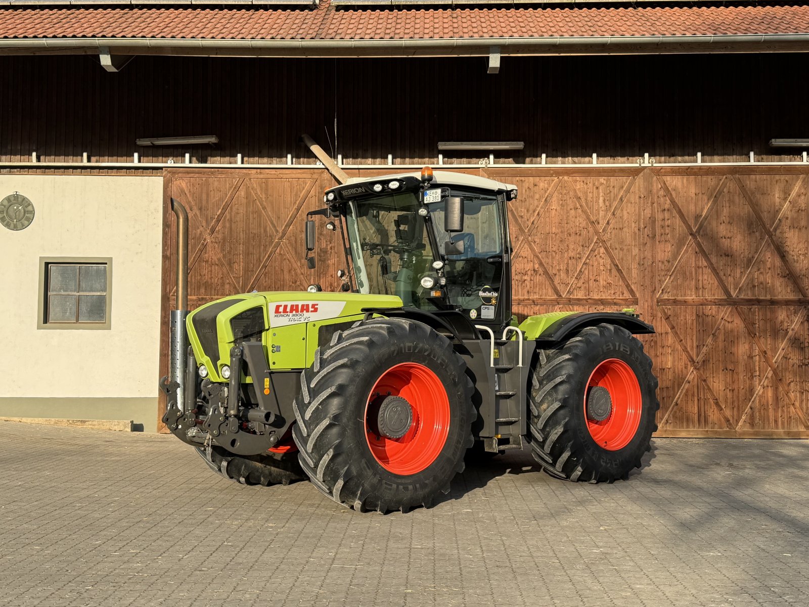 Traktor Türe ait CLAAS Xerion 3800 Trac VC nur 4000h, Gebrauchtmaschine içinde Kelheim (resim 1)